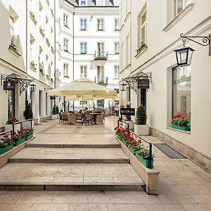 St. Andrew's Palace Lejlighedshotel