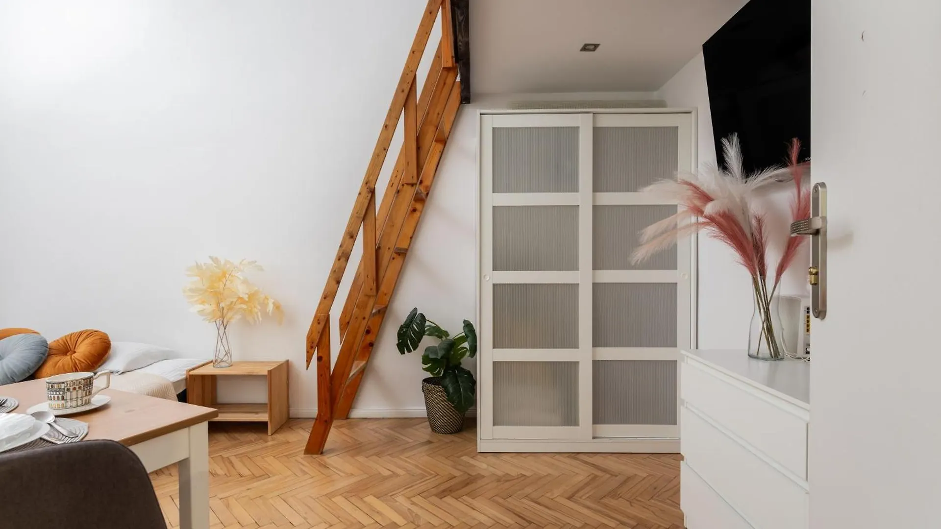 Apartment The Central Loft Chmielna Warsaw